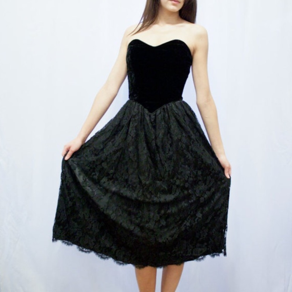 VINTAGE Strapless Velvet and Lace Corset Party Dress Size Small